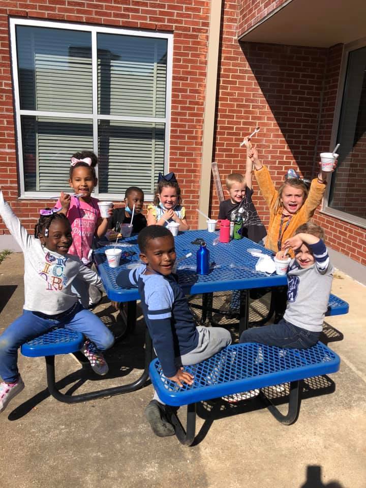 students eating outside 